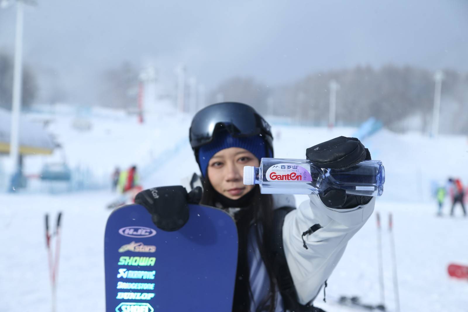 作为赛事官方赞助商，“水中贵族”百岁山为参赛选手提供高质量补水，同时为赛事的成功举办提供强大助力。