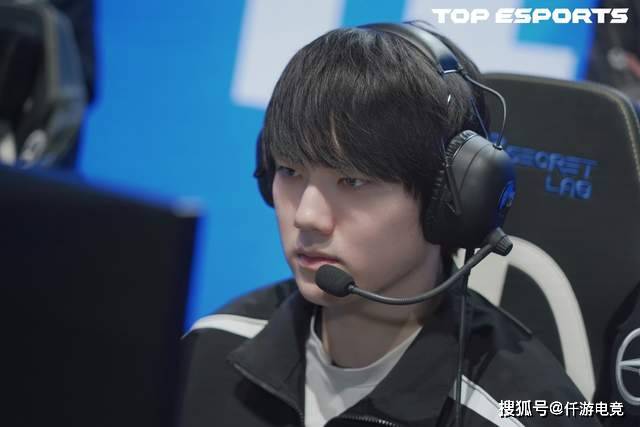 JackeyLove也因伤病暂时休息！Rita被质疑不配拿最佳解说