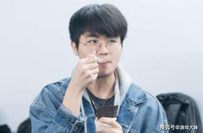 LOL热度严重下滑，多位职业选手都不想播了，纷纷直播玩其他游戏